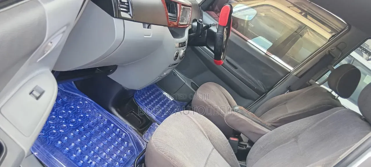 Toyota Noah 2005 Silver