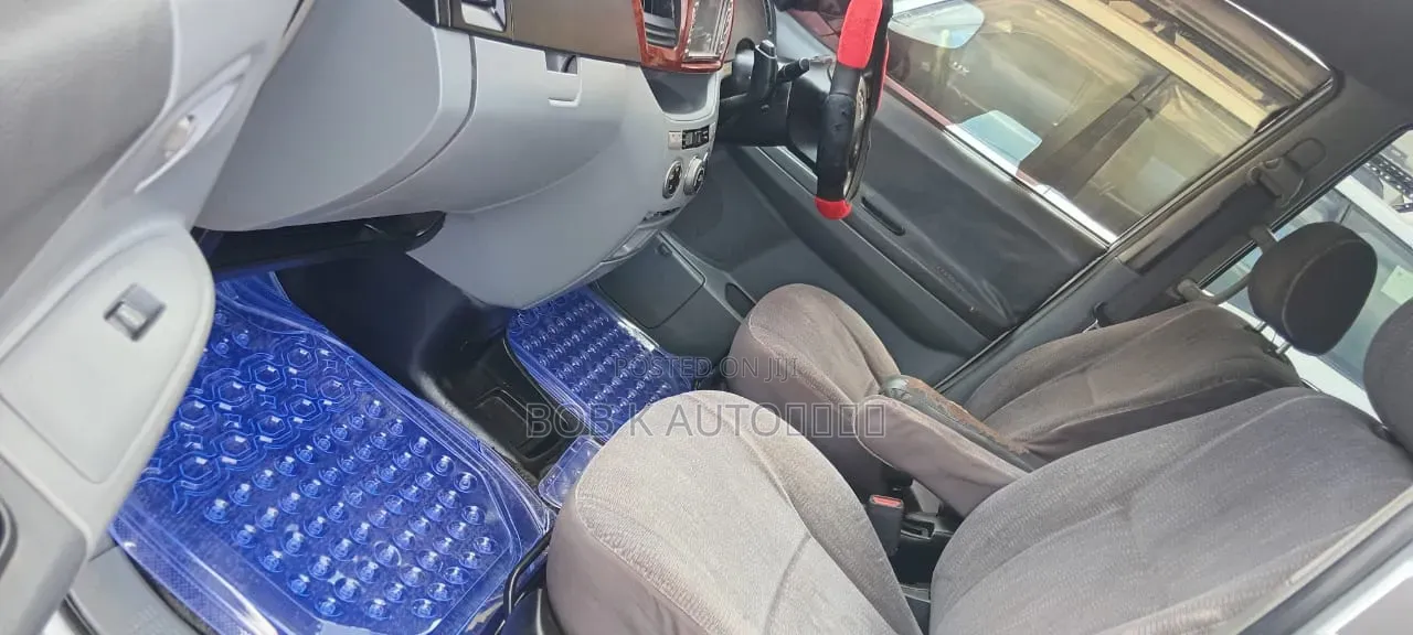 Toyota Noah 2005 Silver
