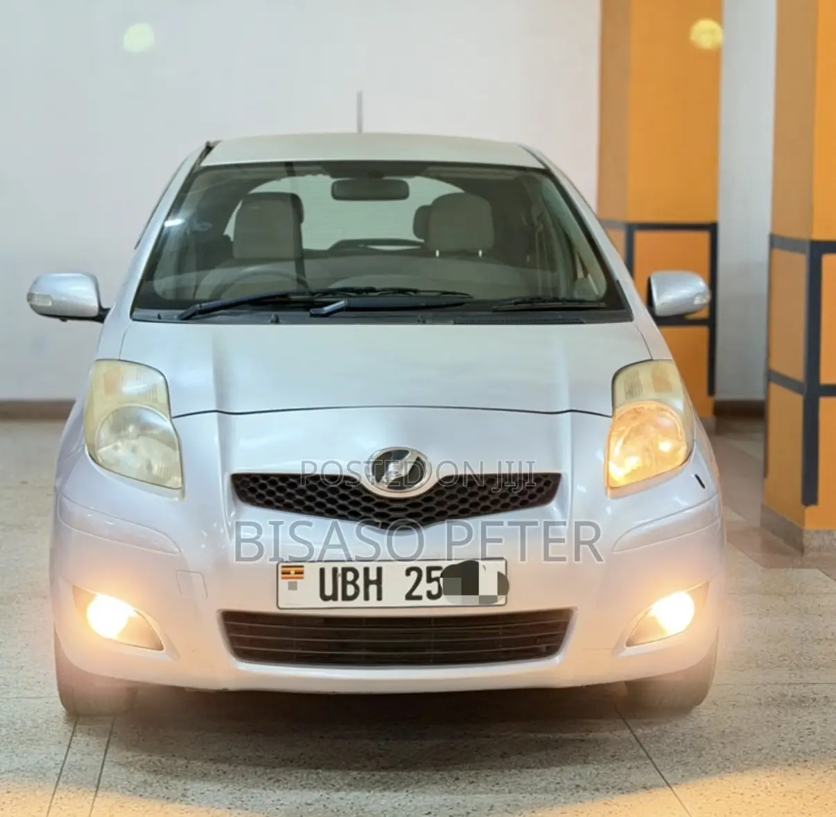 Toyota Vitz 2009 Silver