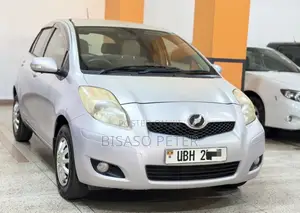 Toyota Vitz 2009 Silver