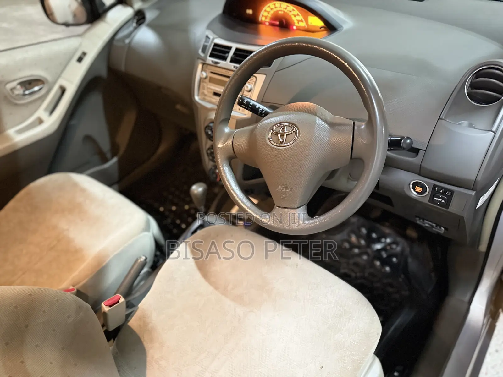 Toyota Vitz 2009 Silver
