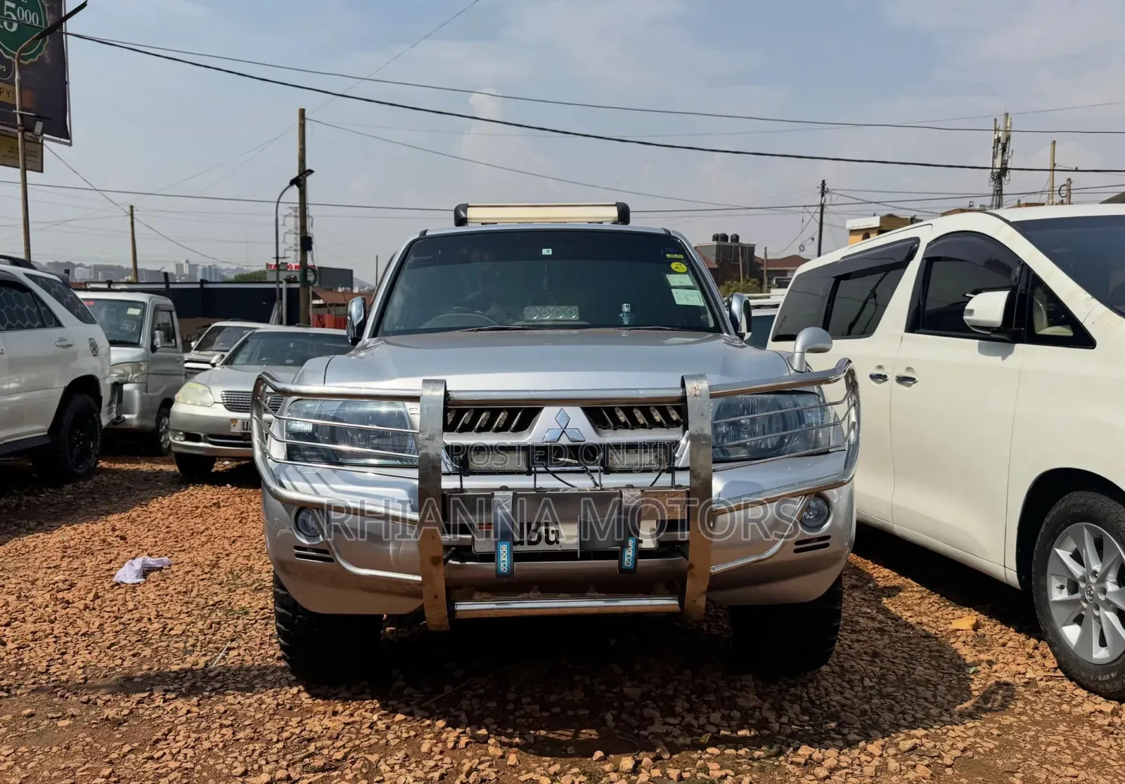 Mitsubishi Pajero 2010 Silver