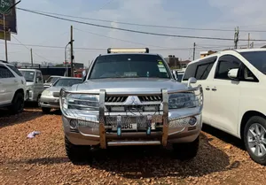 Mitsubishi Pajero 2010 Silver