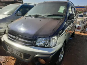 Toyota Noah 2004 Blue