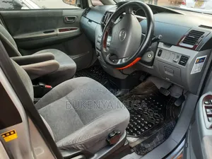 Toyota Noah 2006 Silver