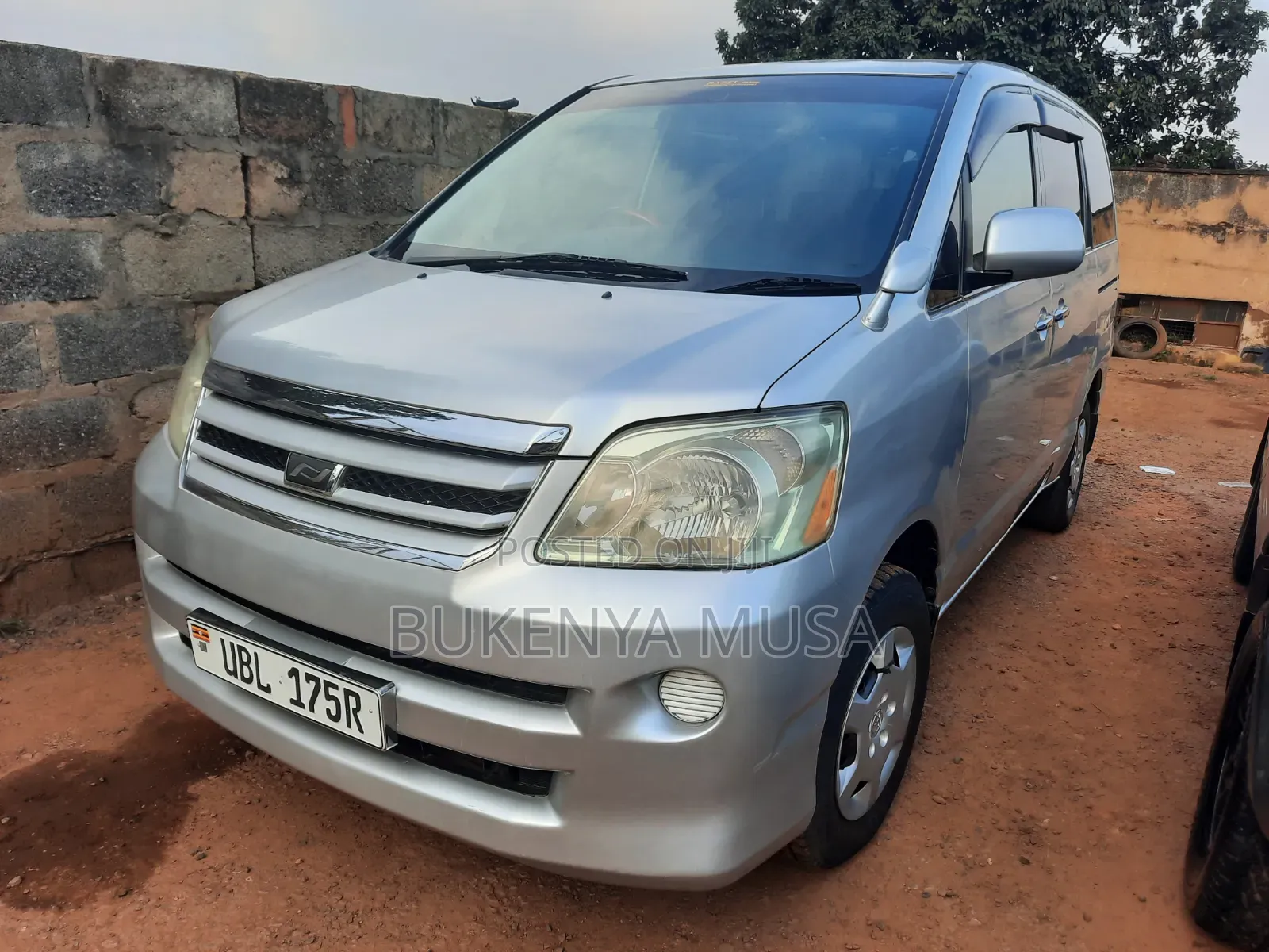Toyota Noah 2006 Silver