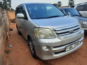 Toyota Noah 2006 Silver