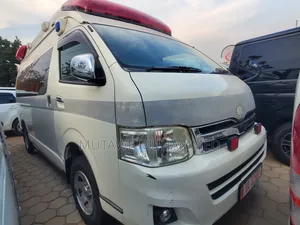 Toyota HiAce 2015 White