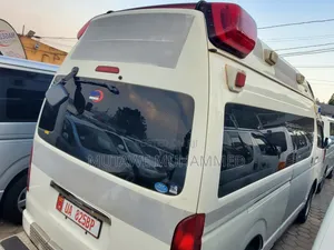 Toyota HiAce 2015 White