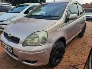 Toyota Vitz 2006 Silver