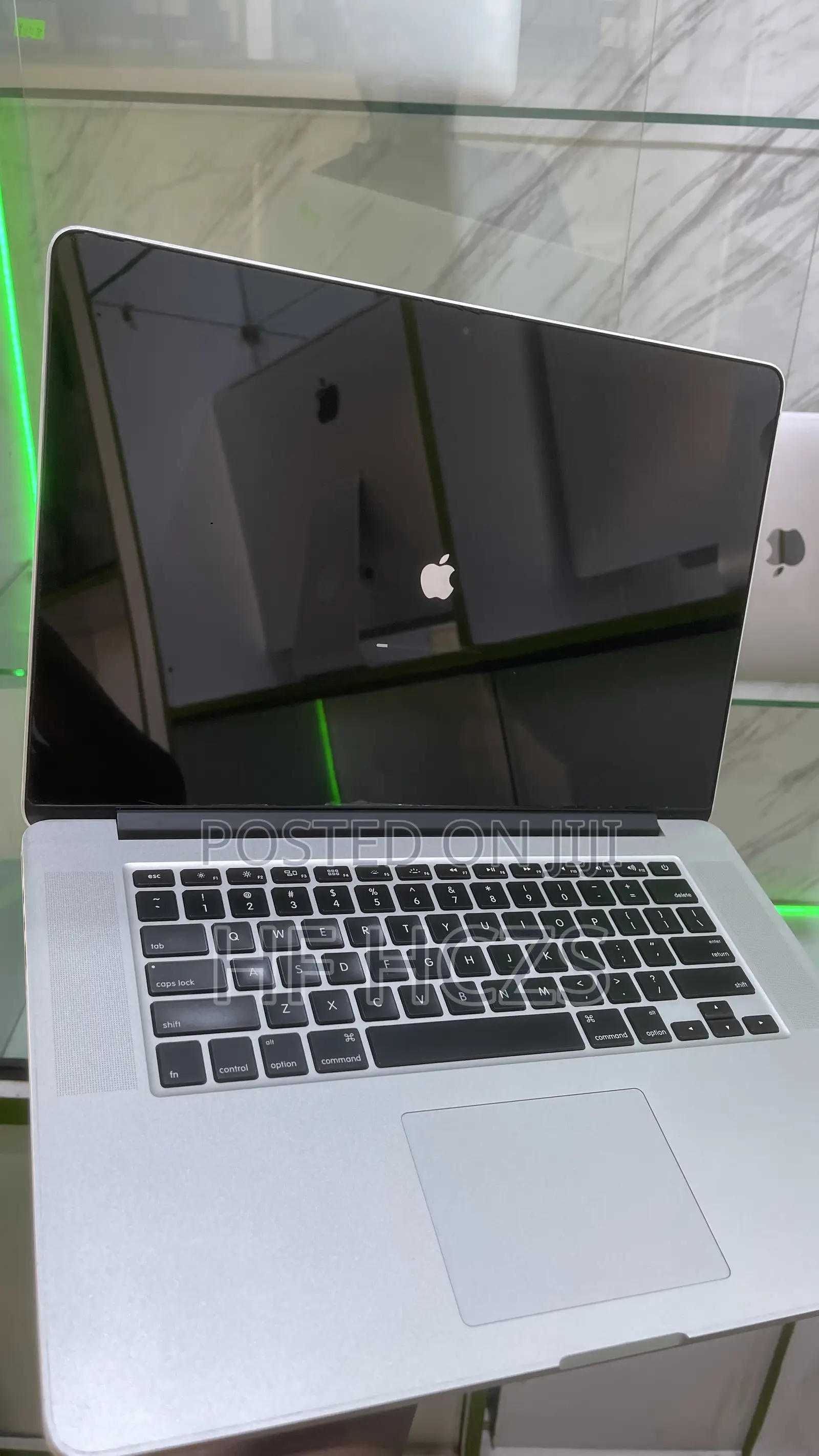 New Laptop Apple MacBook Pro 16GB Intel Core i7 SSD 512GB