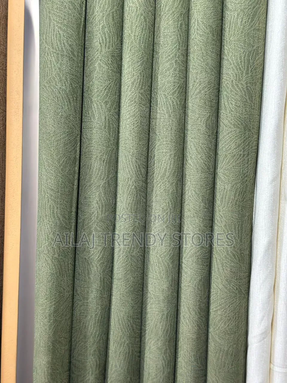 Cutrains With a Touch of Green Per Metre