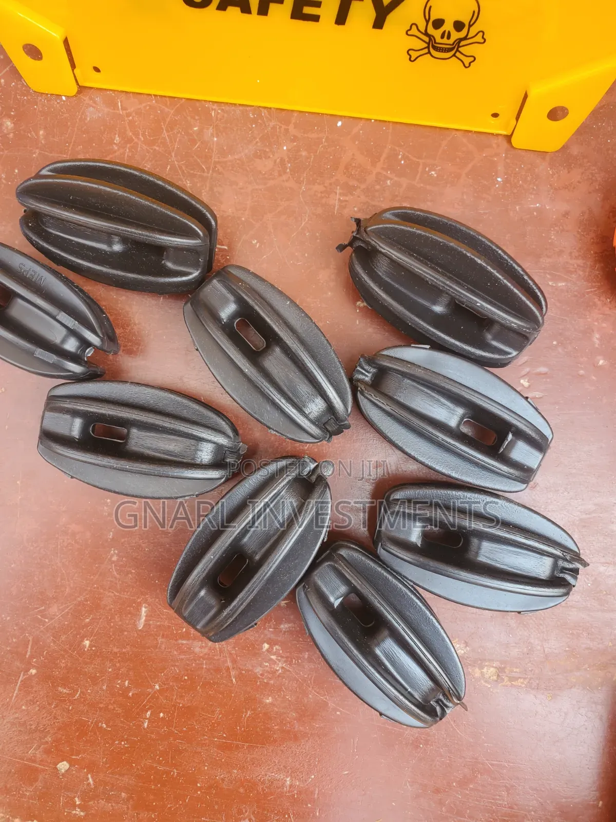 Plastic Electric Fence Strainer or Corner Post Insulators