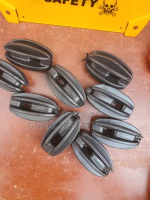 Plastic Electric Fence Strainer or Corner Post Insulators