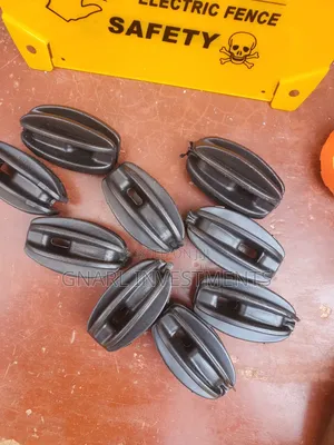 Plastic Electric Fence Strainer or Corner Post Insulators