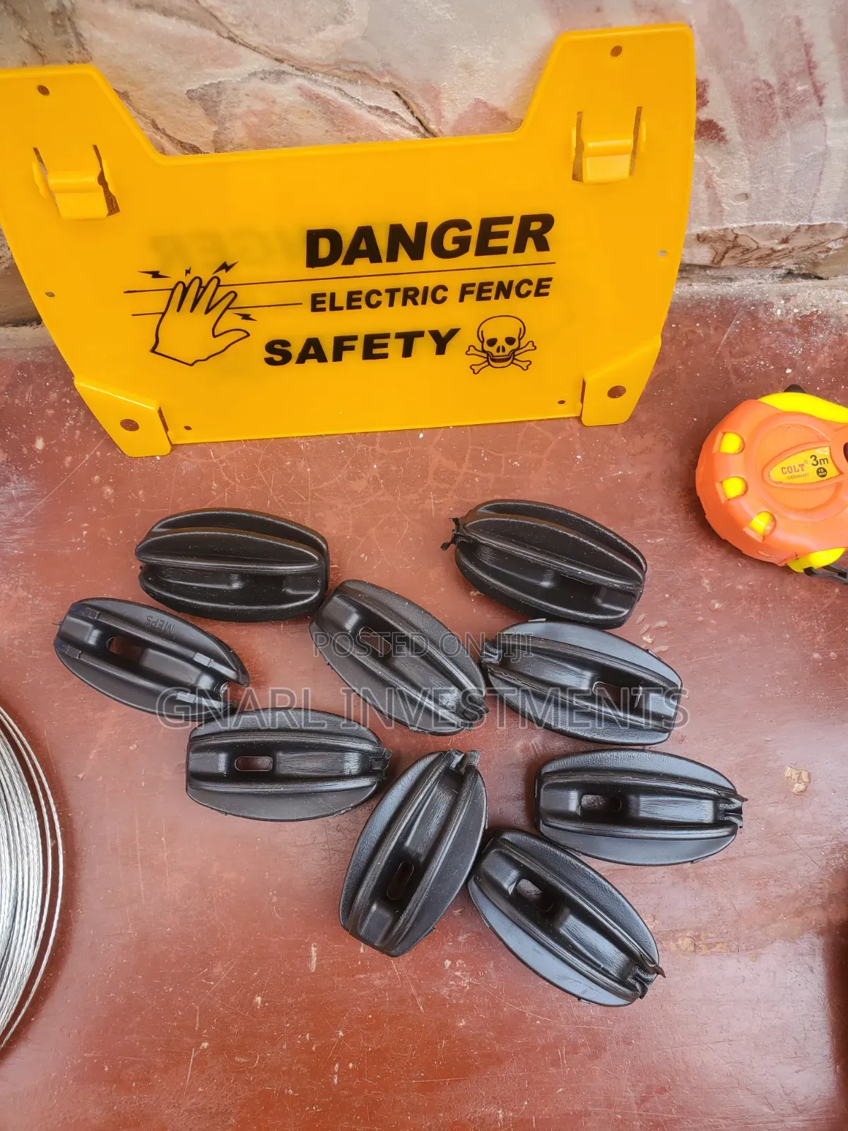 Plastic Electric Fence Strainer or Corner Post Insulators