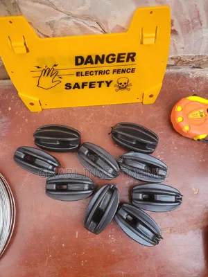 Plastic Electric Fence Strainer or Corner Post Insulators