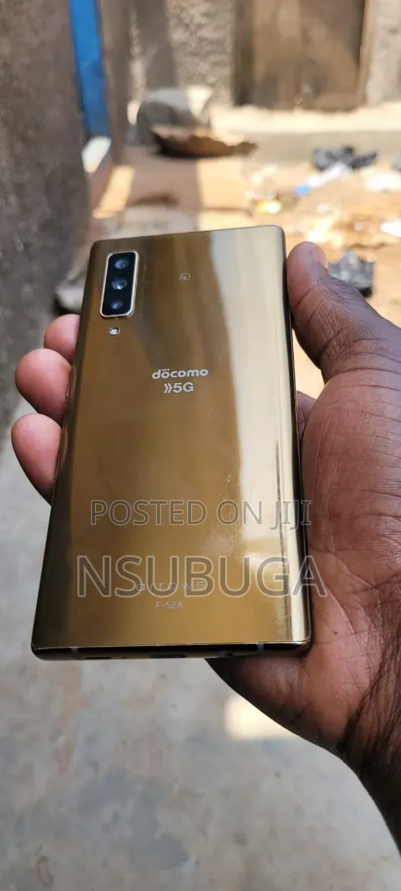 Fujitsu Arrows 5G F-51A 128 GB Gold