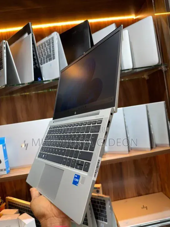 New Laptop HP EliteBook 830 G8 16GB Intel Core i7 SSD 512GB