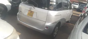Toyota Sienta 2009 Silver
