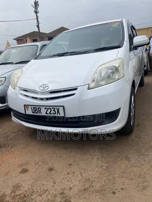 Toyota Passo Sette 1.5 AWD 2009 White