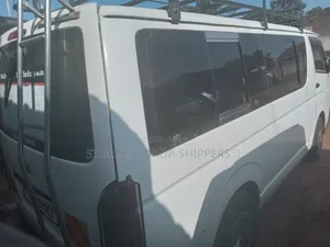 Toyota Grand HiAce G L Edition 3.0 Diesel Turbo 4WD 8-Seater 2002 White
