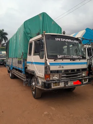 Mitsubishi Fuso Fighter 2000 White