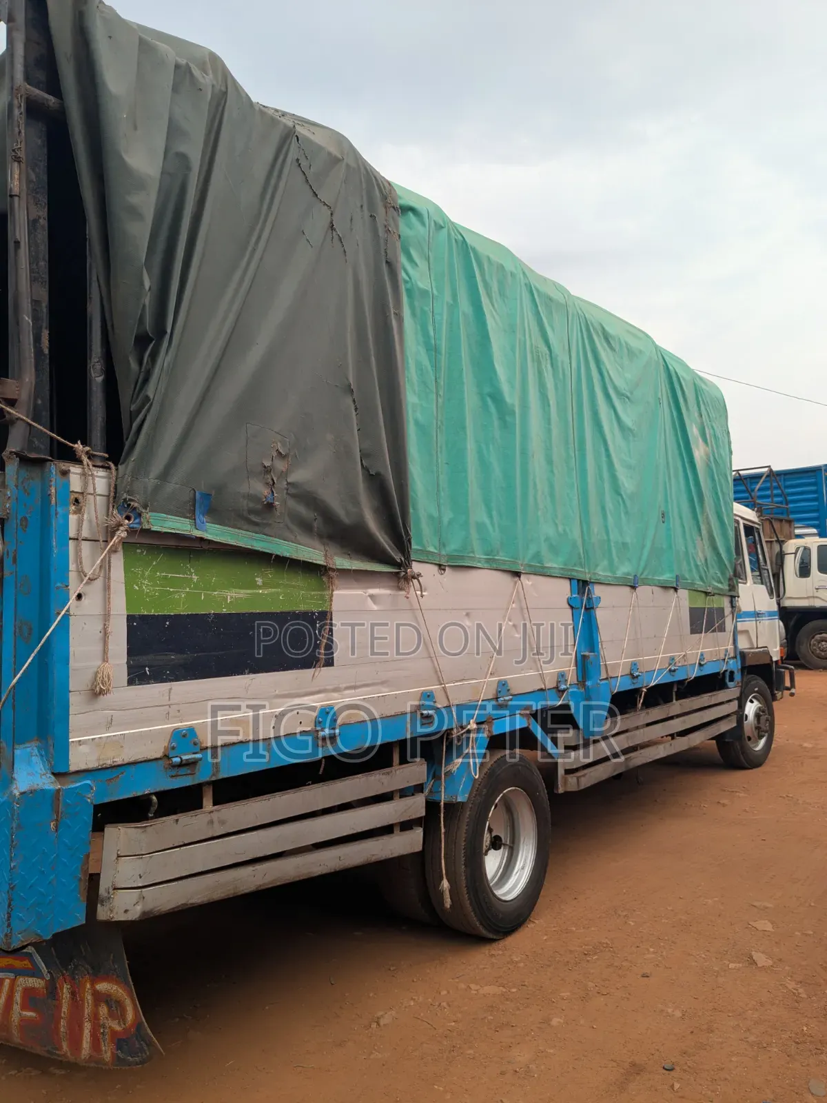 Mitsubishi Fuso Fighter 2000 White