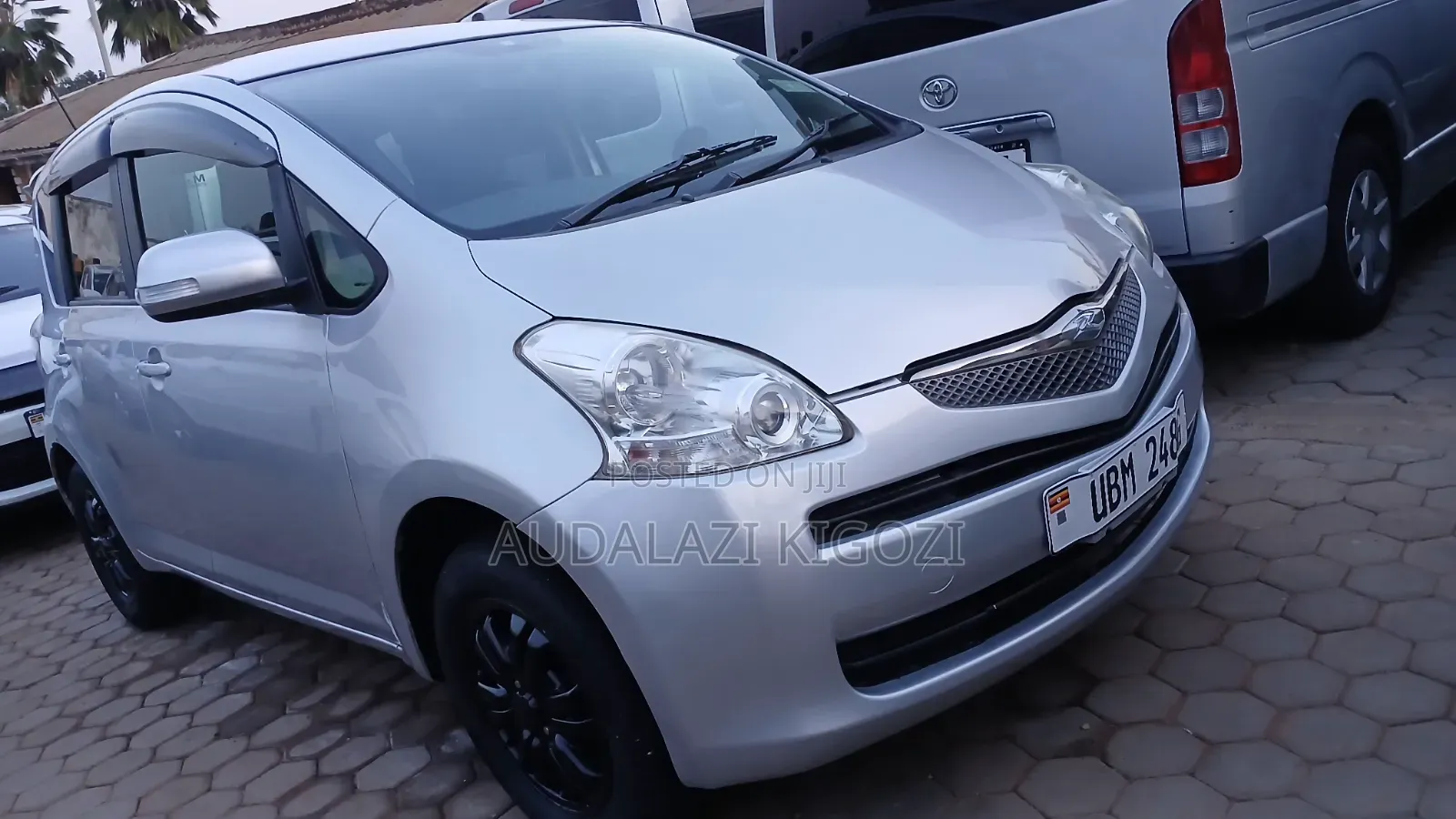 Toyota Ractis 2009 Silver