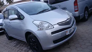 Toyota Ractis 2009 Silver