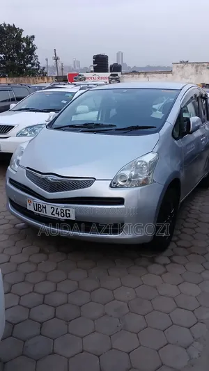 Toyota Ractis 2009 Silver
