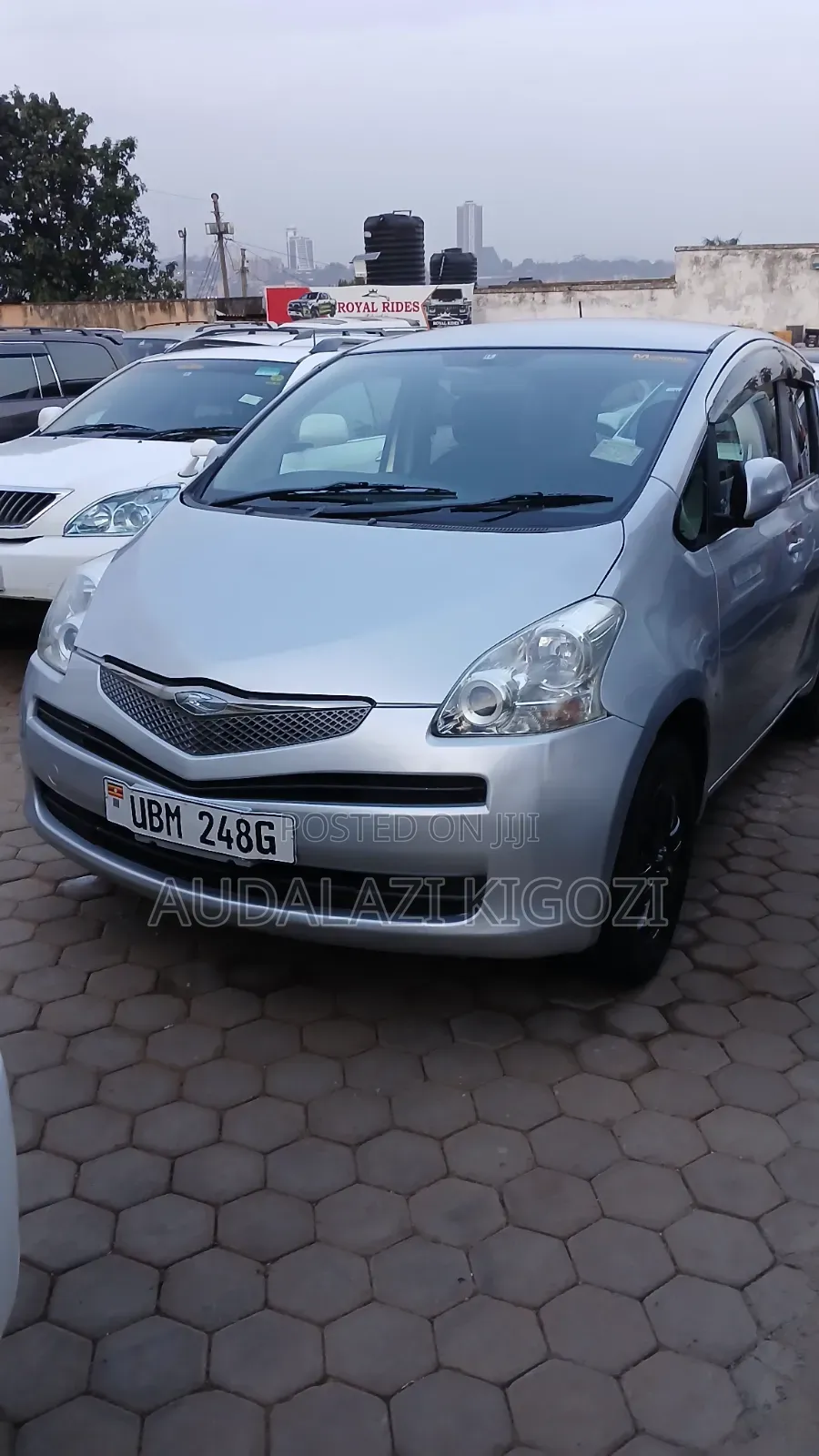 Toyota Ractis 2009 Silver