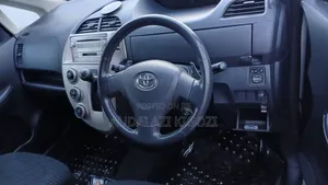 Toyota Ractis 2009 Silver