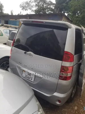 Toyota Noah 2.0 AWD (8 Seater) 2002 Silver
