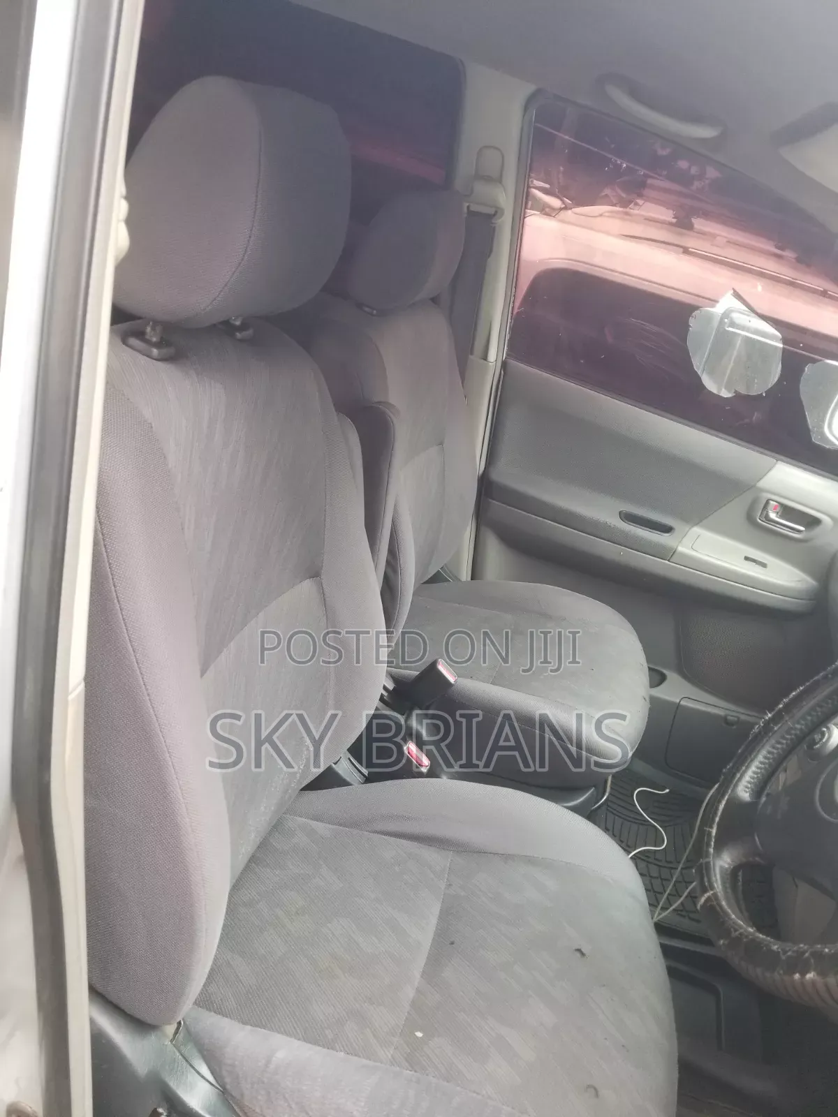 Toyota Noah 2.0 AWD (8 Seater) 2002 Silver