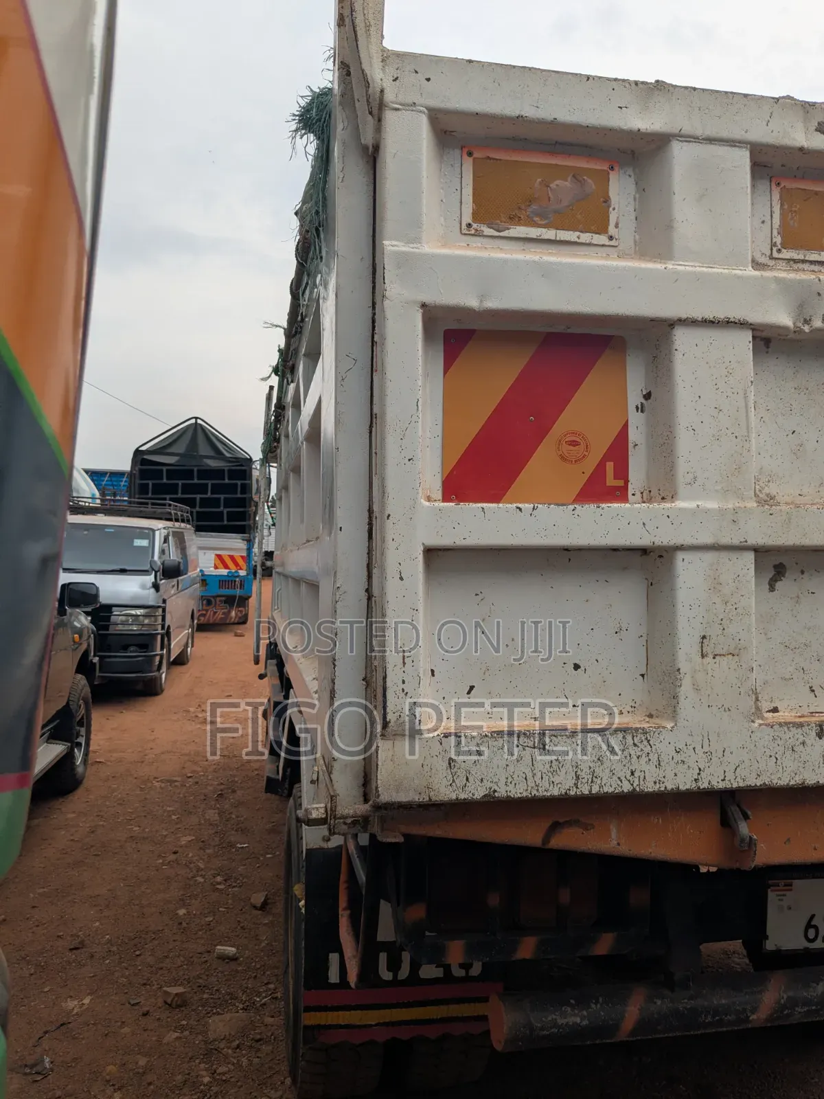 Perfect Isuzu Heavy-Duty Trucks 2004 White