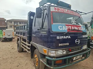 Hino Dumper