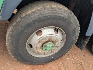 Mitsubishi Fuso 2002 Green