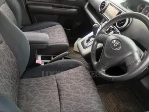 Toyota Corolla Rumion 2011 Maroon