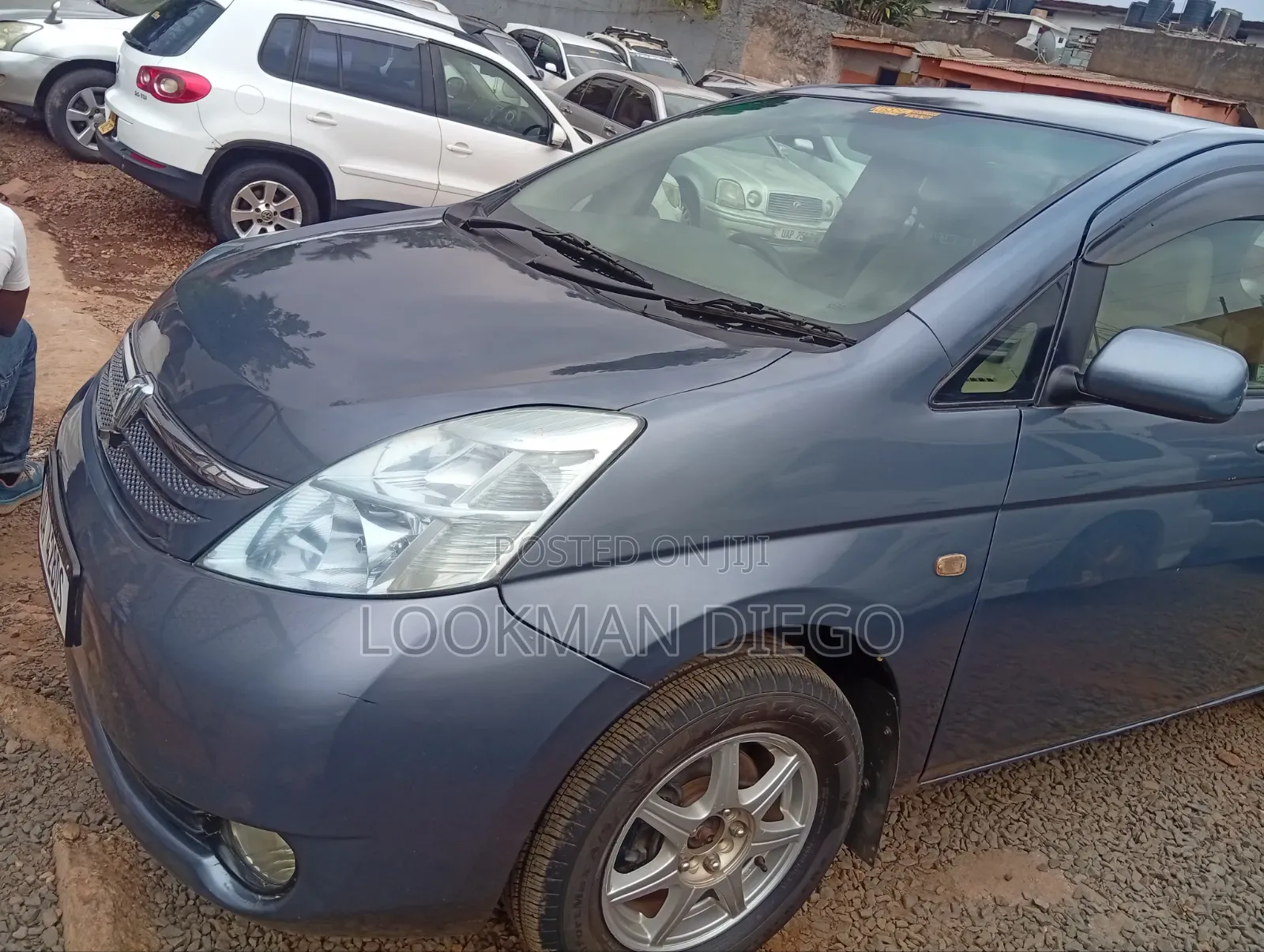 Toyota ISIS 2009 Blue
