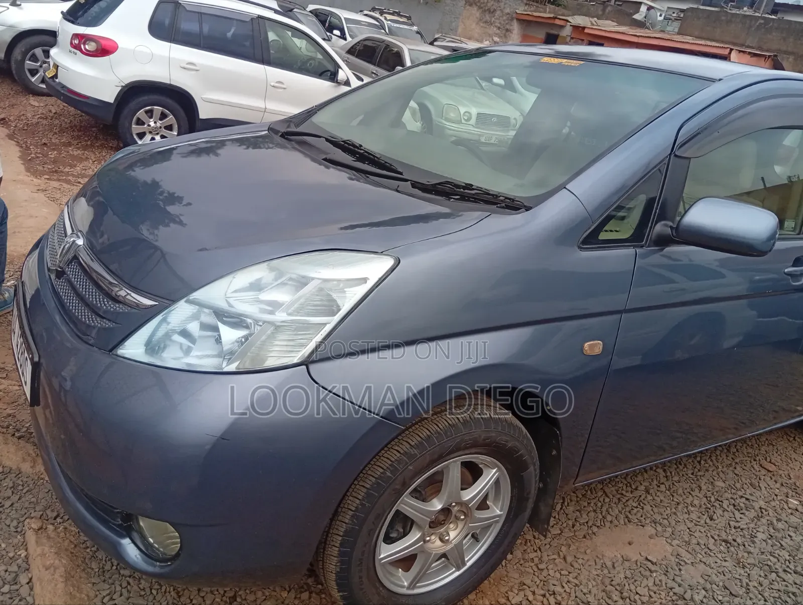 Toyota ISIS 2009 Blue