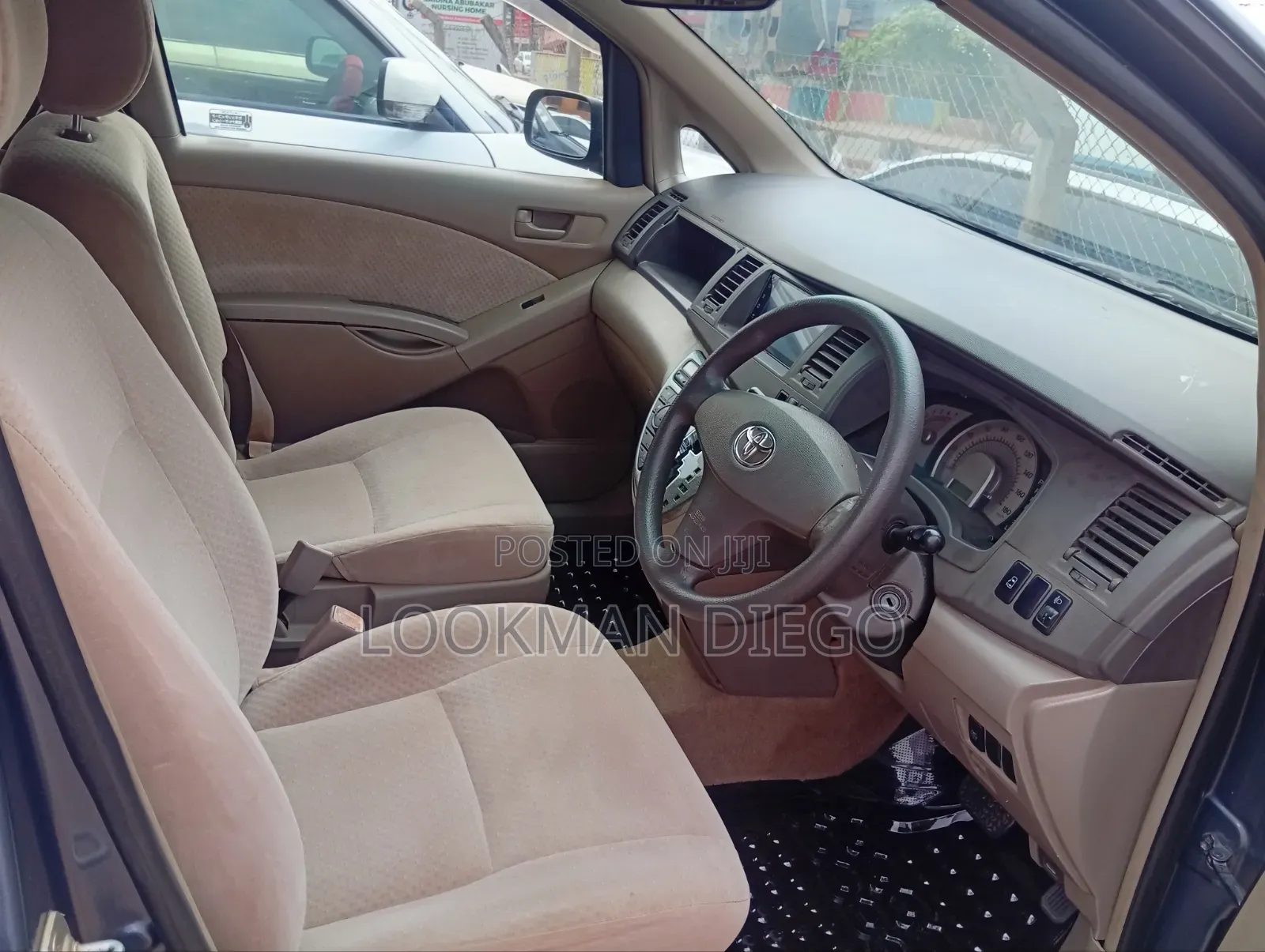 Toyota ISIS 2009 Blue