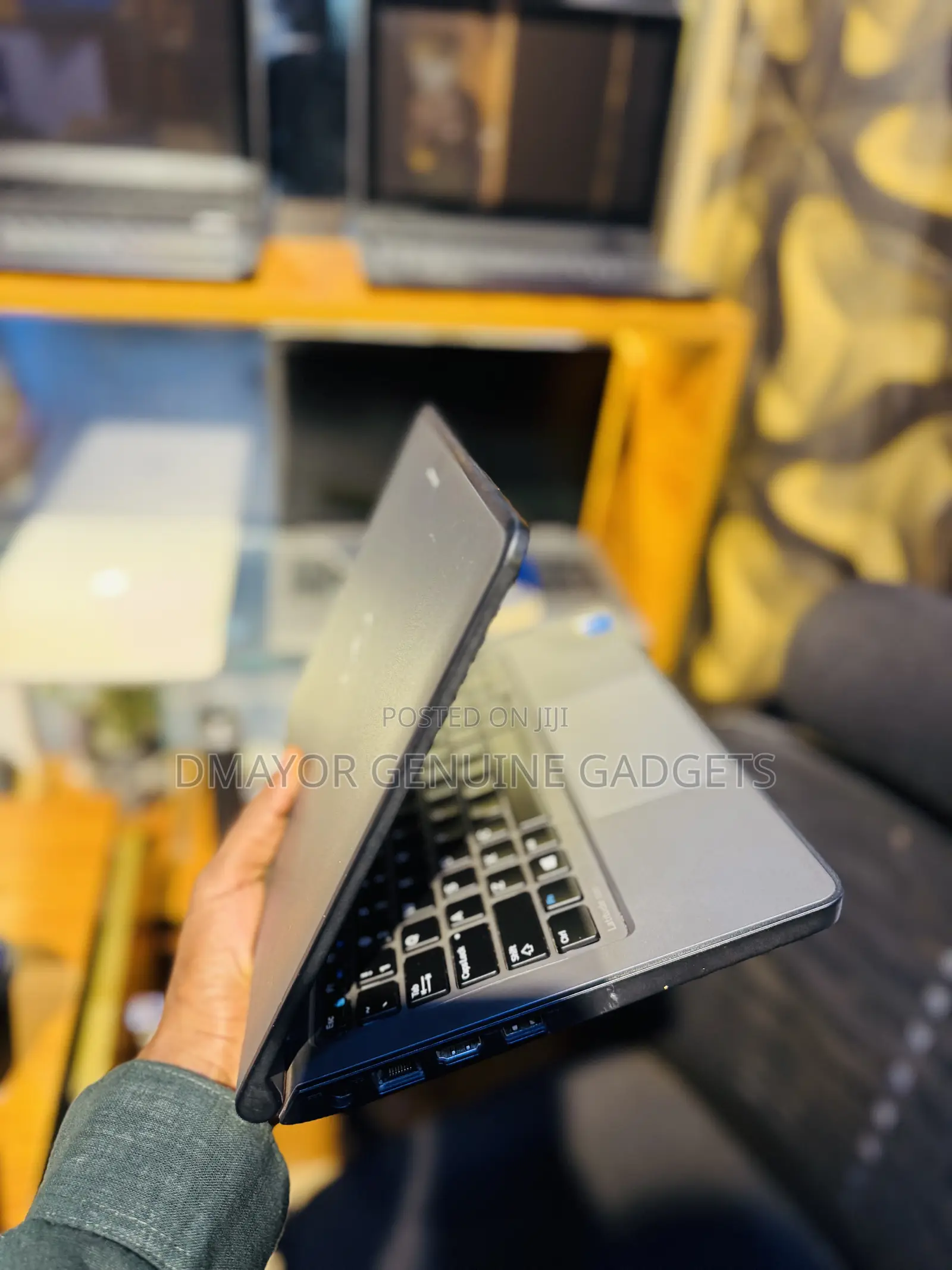 Laptop Dell Latitude 3180 4GB Intel Celeron HDD 320GB