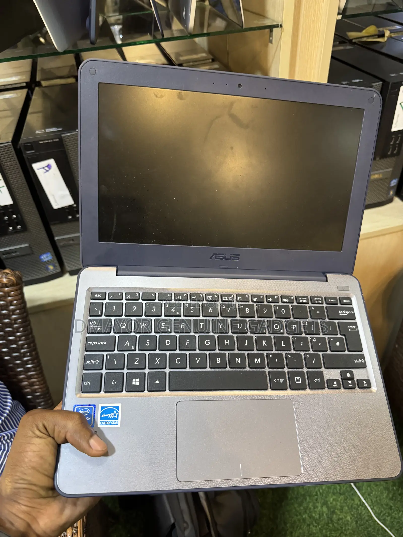 Laptop Asus ASUSPRO B9440UA 4GB Intel Celeron SSD 60GB