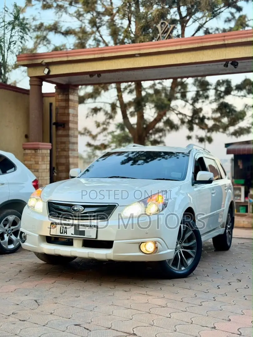 Subaru Outback 2.5i Limited 2012 White