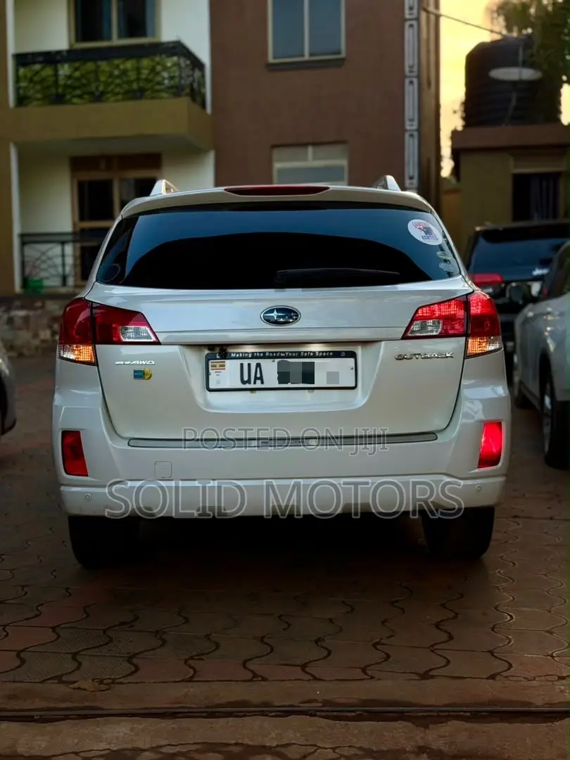 Subaru Outback 2.5i Limited 2012 White