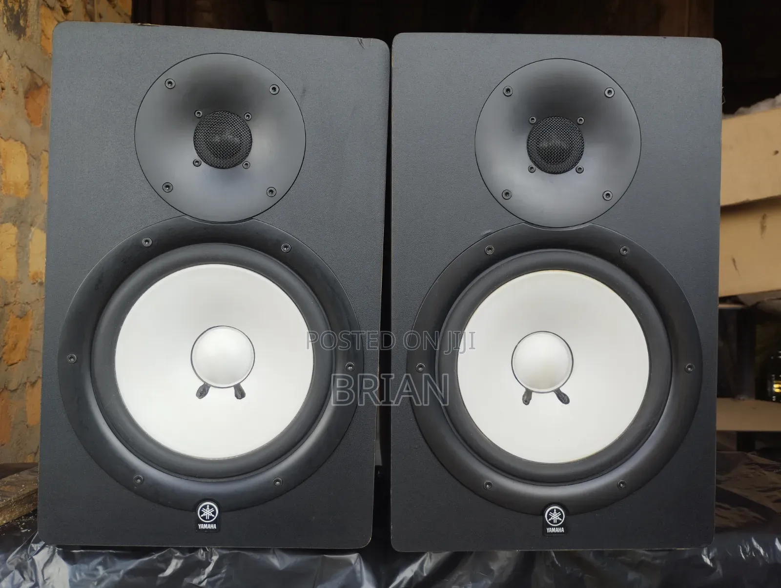 Yamaha HS 80 Studio Monitors