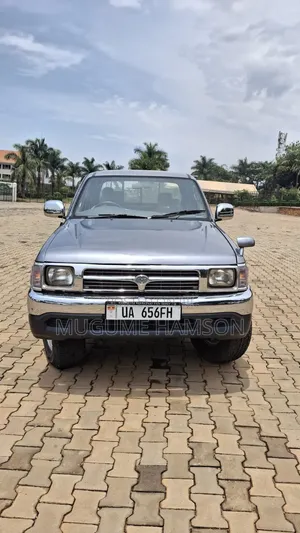 Toyota Hilux 2.5 Cab 2005 Gray