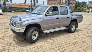Toyota Hilux 2.5 Cab 2005 Gray