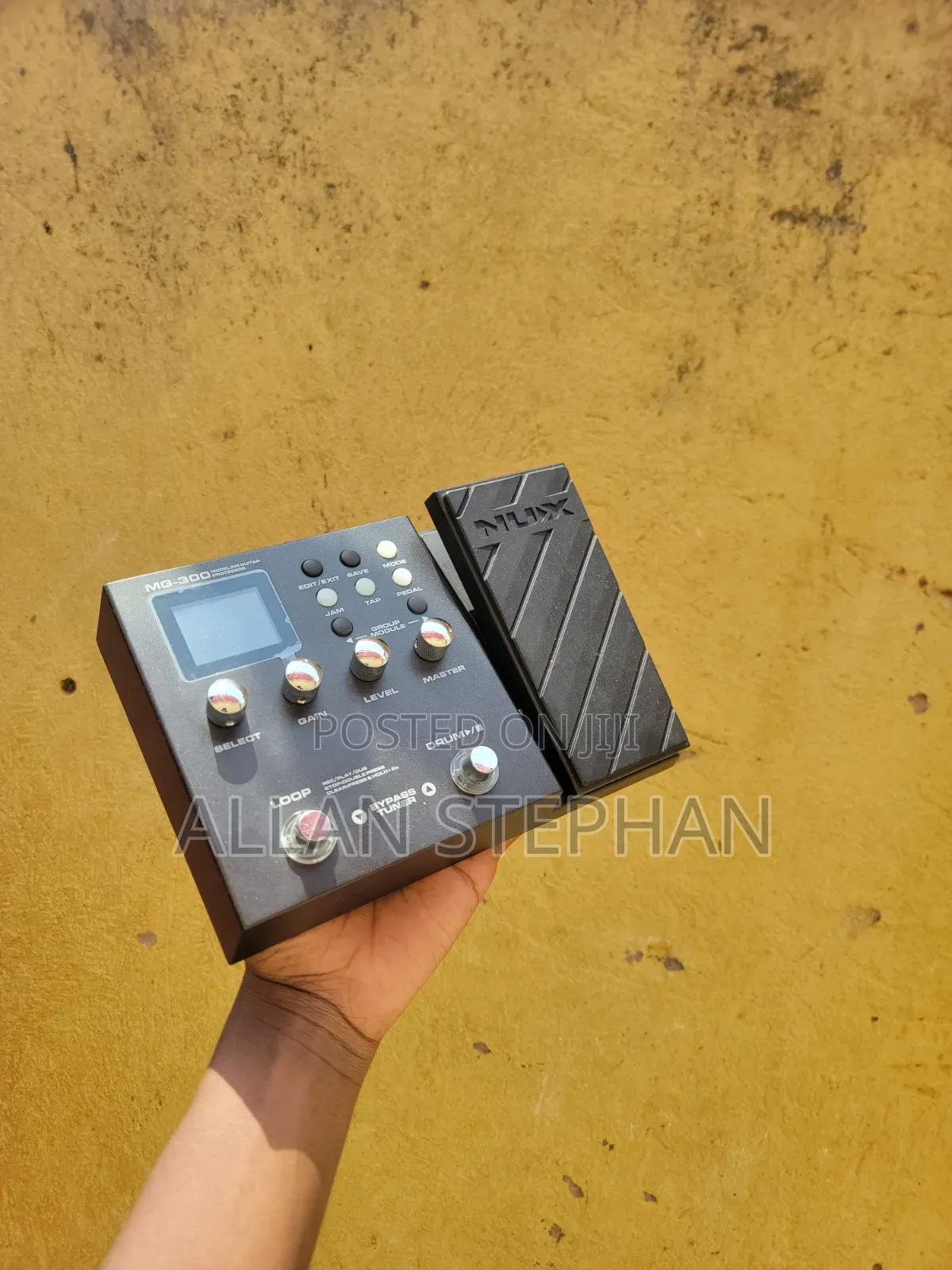 MG Nux 300. Multi Effects Pedal